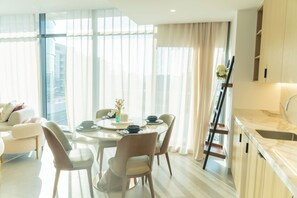 Căn hộ, 1 phòng ngủ, quang cảnh biển | Phòng khách | TV màn hình phẳng 