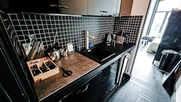 Fridge, microwave, dishwasher, coffee/tea maker