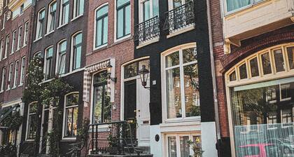 Black Beauty amazing apartment in the heart of Amsterdam