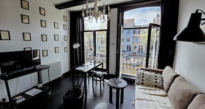 Black Beauty amazing apartment in the heart of Amsterdam