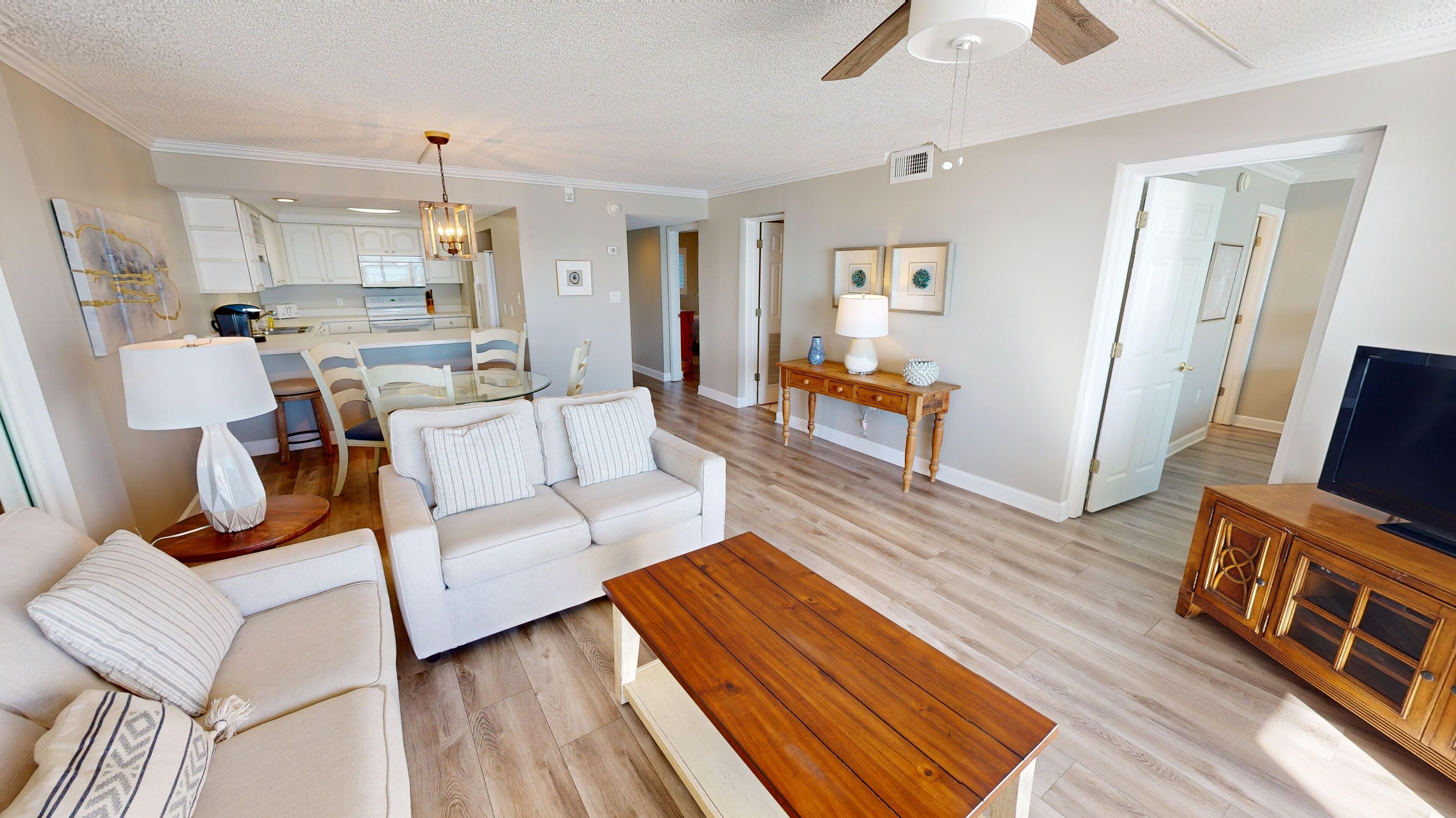 Condo, 2 Bedrooms | Living area