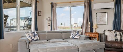 House, 1 Bedroom | Living area | Smart TV