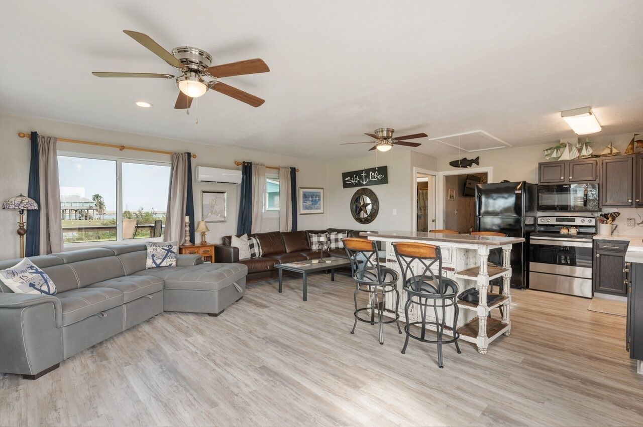 House, 1 Bedroom | Living area | Smart TV