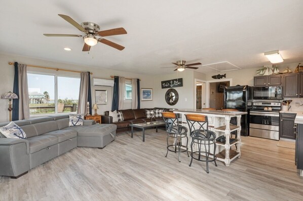 House, 1 Bedroom | Living area | Smart TV