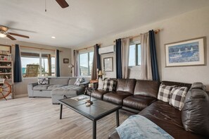 Casa, 1 habitación | Zona de estar | Una Smart TV