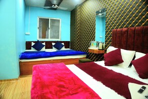Deluxe Room, City View | Free WiFi, bed sheets