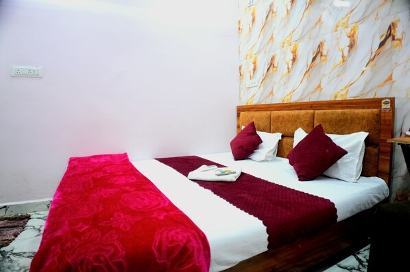 Deluxe Double Room, City View | Free WiFi, bed sheets