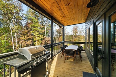 Indoor Pool + Hot Tub + Game Room + Fireplaces + Free WIFI & Parking +Workspace