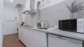 Fridge, microwave, stovetop, coffee/tea maker