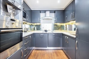 Apartamento superior | Cozinha privada | Torradeira, chapa, produtos de limpeza biodegradáveis disponíveis