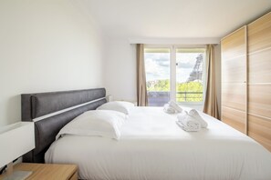 3 bedrooms, iron/ironing board, travel crib, free WiFi