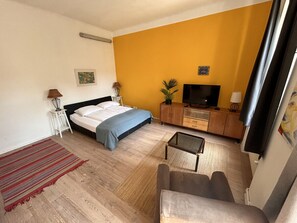 Apartment, Courtyard View - Yellow Palm (Vienna)