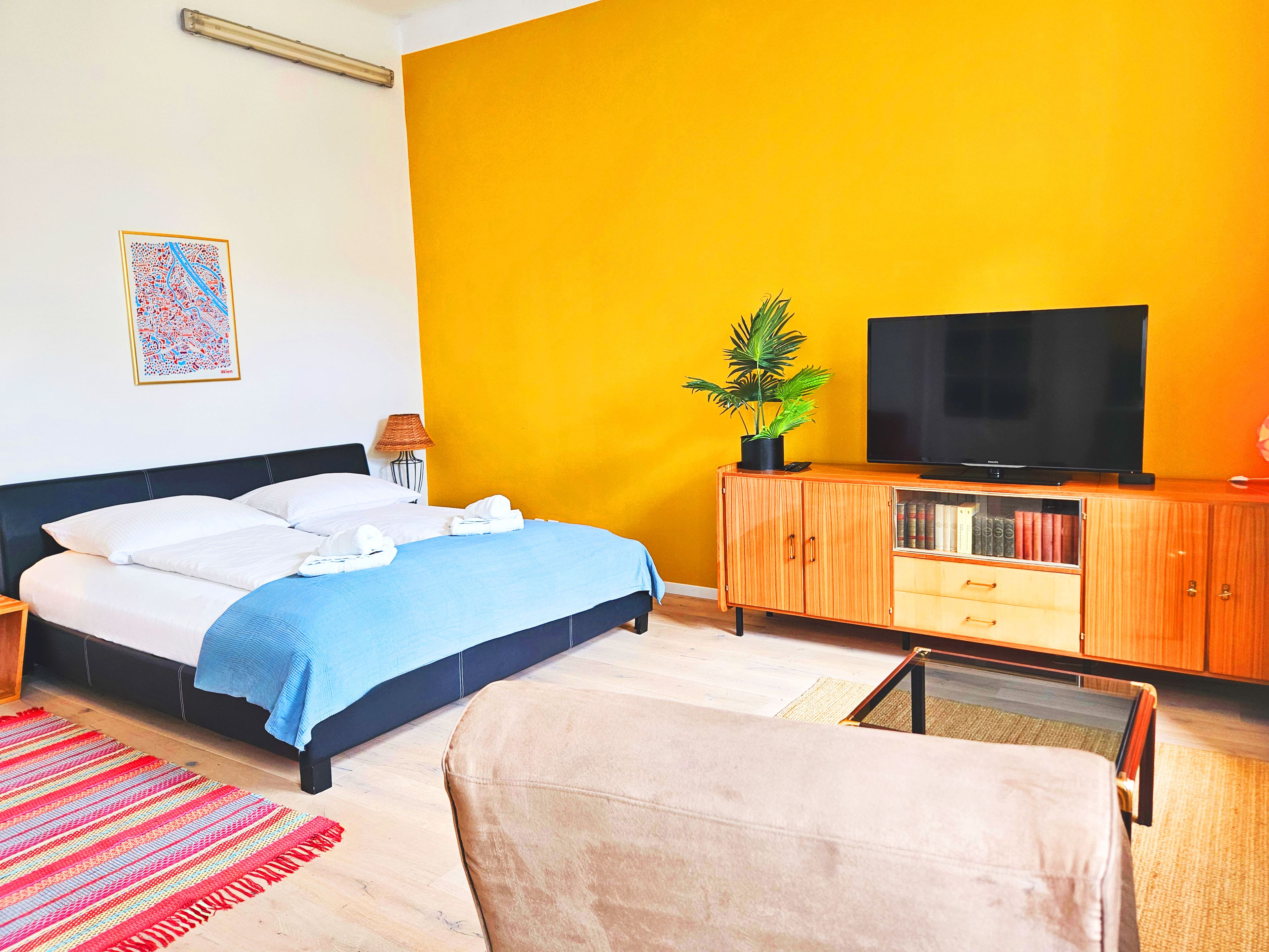 1 bedroom, premium bedding, desk, laptop workspace