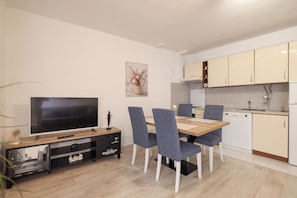 Comfort Apartment, 2 Bedrooms | Private kitchen
