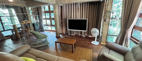 Design Studio Suite, 1 Bedroom, Non Smoking, River View | Living area | 55-inch Smart TV with digital channels, video-game console, Netflix