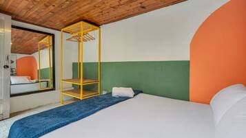 3 camere, una scrivania, ferro/asse da stiro, Wi-Fi gratuito