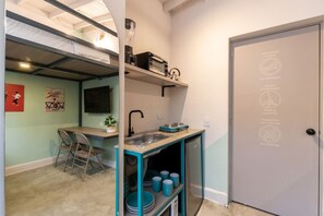 Micro-ondes, cafetière/bouilloire