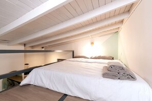 1 Schlafzimmer, Schreibtisch, Bügeleisen/Bügelbrett, Reisekinderbett