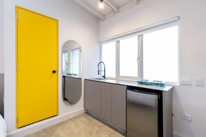 Microwave, coffee/tea maker, cookware/dishes/utensils, dining tables