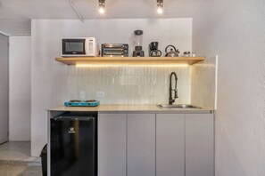 Microwave, coffee/tea maker, cookware/dishes/utensils, dining tables