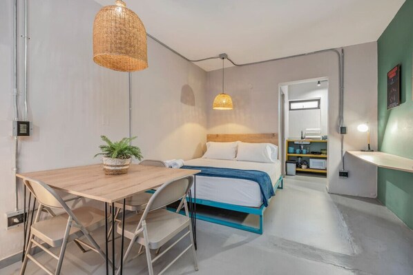 1 chambre, bureau, fer et planche à repasser, Wi-Fi