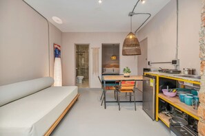 1 間睡房、書桌、熨斗/熨衫板、Wi-Fi