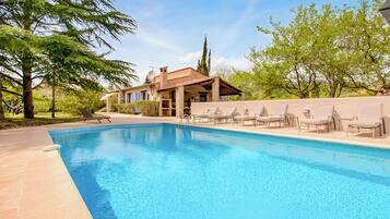 Piscine extérieure, piscine chauffée