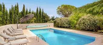 Provencal Villa with large heated pool and Outdoor Kitchen