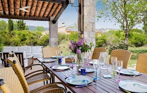 Outdoor dining - Provencal Villa with large heated pool and Outdoor Kitchen (Fayence)