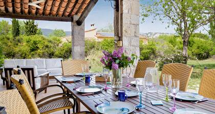 Provencal Villa with large heated pool and Outdoor Kitchen
