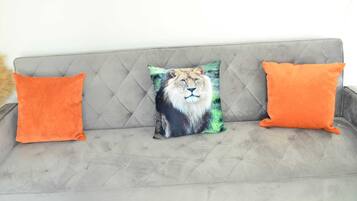 Apartamento, vista para a cidade | Área de estar | Smart TV, Netflix, serviços de streaming