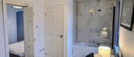 Chambre Quadruple Familiale, vue ville | Décoration personnalisée, Wi-Fi gratuit, draps fournis