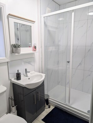 Apartment, City View | Bathroom | Free toiletries, towels, soap, toilet paper
