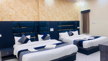 Family Quadruple Room | 1 bedroom, desk, laptop workspace, free WiFi