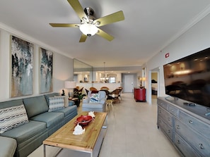 Smart TV - 2BD/2BA Updated Gulf-Front Condo w. Pool, Tennis/Pickleball, Gym + More (Navarre Beach)