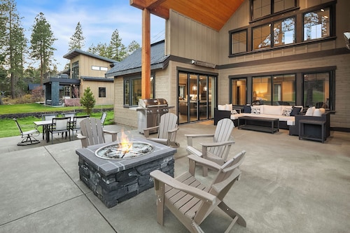 Suncadia's Premier 6BR Retreat! On the Course - Walk to the Winery!