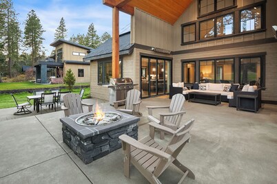 Suncadia's Premier 6BR Retreat! On the Course - Walk to the Winery!