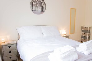 1 bedroom, desk, WiFi, bed sheets