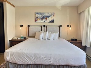 1 bedroom, iron/ironing board, WiFi, bed sheets - Top Floor Studio with Pool, Hot Tub, ski in-out, Pet-Friendly (Crested Butte)