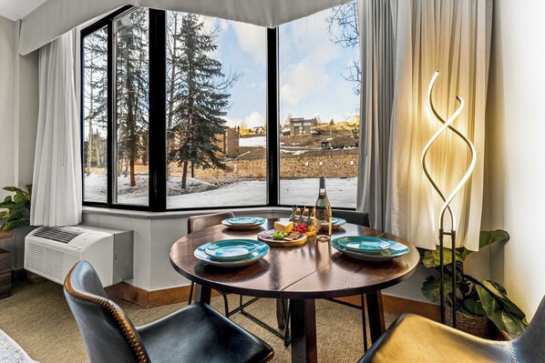Dining - Studio at Grand Lodge, Hot Tub, Pool, Pet Friendly (Crested Butte)