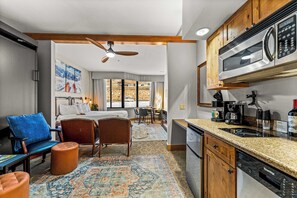 1 غرفة نوم ومكواة/لوح كي وواي فاي وملاءات أسرّة