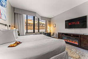 1 bedroom, iron/ironing board, WiFi, bed sheets - Studio at Grand Lodge, Hot Tub, Pool, Pet Friendly (Crested Butte)