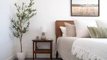 2 bedrooms, iron/ironing board, travel cot, WiFi