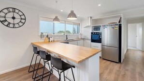Coffee/tea maker, fridge, microwave, oven - The Beach House 64 Neighbour Ave Goolwa Beach (Goolwa)