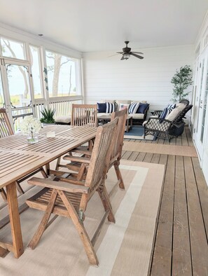 屋外ダイニングエリア