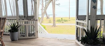 JonBie Maisons SEA GLASS COTTAGE cart included with booking