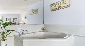 Shower, jetted bath, hair dryer, towels - Unique Brick Floors, Harbor View, King Bed, Jetted Tub (St. Augustine)
