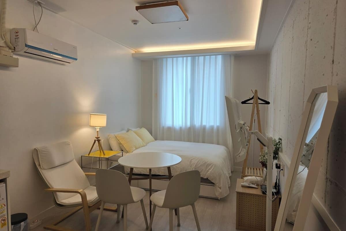 Signature-Zimmer (Luo Shiva) | Laptopgeeigneter Arbeitsplatz, kostenloses WLAN