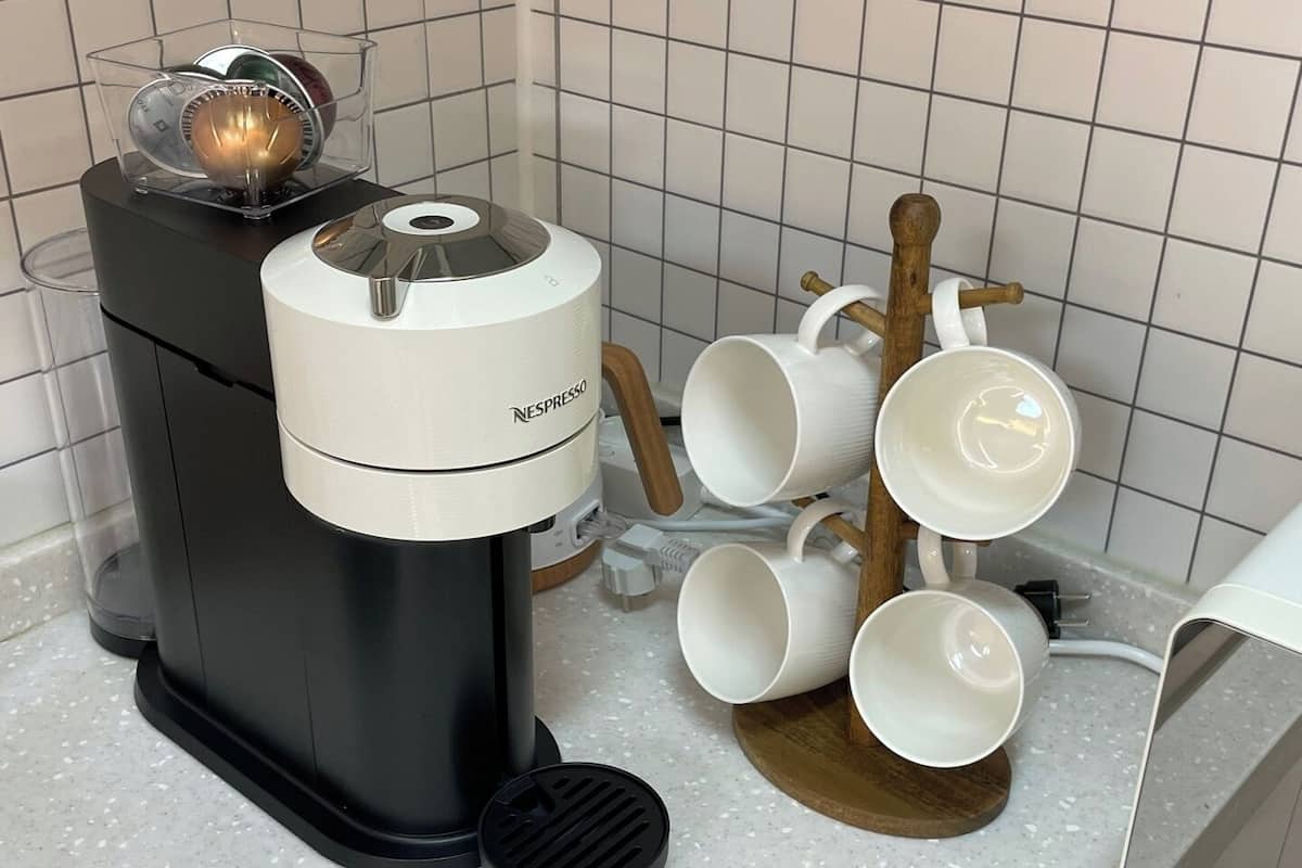 Signature-Zimmer (Luo Shiva) | Eigene Küche | Kühlschrank, Mikrowelle, Herdplatte, Kochgeschirr/Geschirr/Besteck