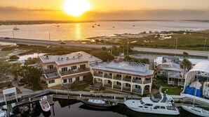 Marina - History Meet Beach! King Studio, Sunroom and Balcony (St. Augustine)